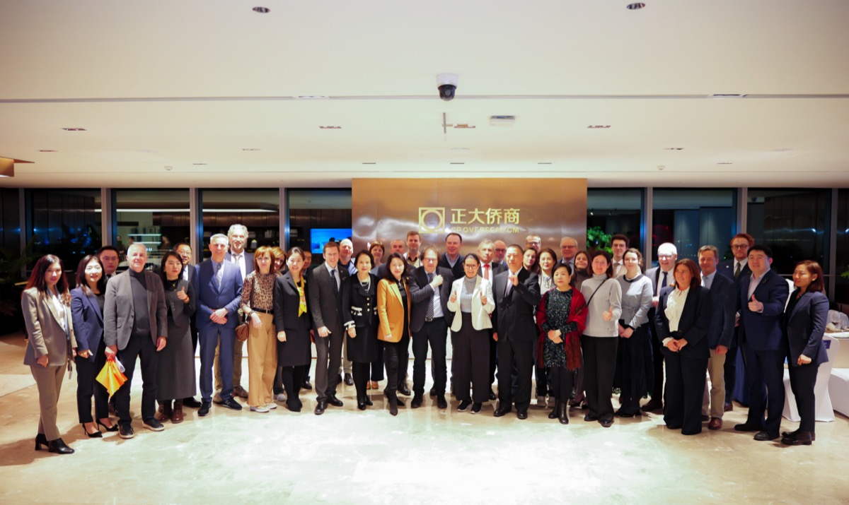 European business delegation visiting a Chinese technology company